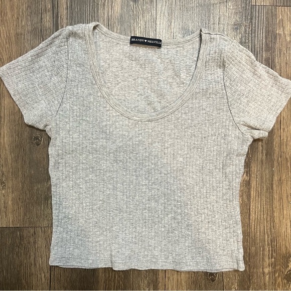 Women’s Brandi Melville Gray Crop Top Shirt One Size - Picture 6 of 8